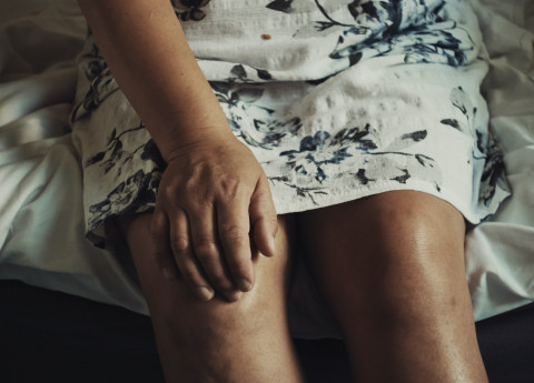 Problemi alle ginocchia: la guida di Korian per affrontarli al meglio