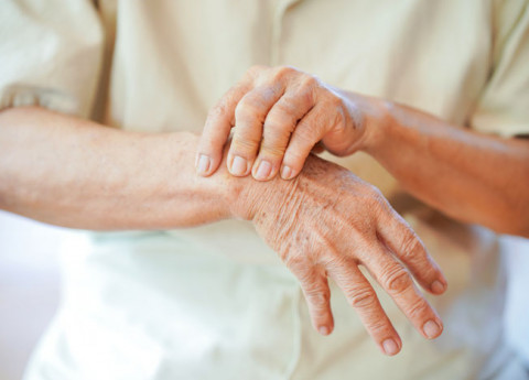 Come prevenire l’osteoporosi? Sintomi e screening consigliati
