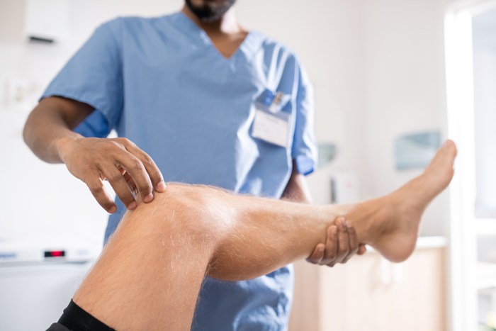 Riabilitazione protesi ginocchio: consigli per il percorso di cura a casa