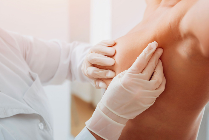 Prevenzione del tumore al seno: le buone abitudini da seguire a casa