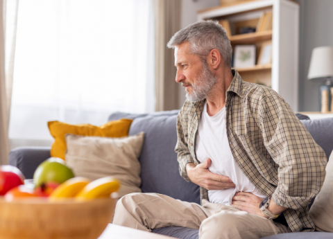 Sintomi reflusso gastroesofageo e segnali da monitorare: quando il bruciore non è solo un fastidio